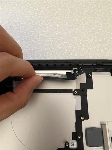 Screenshot that shows peeling the USB-A and Audio Jack FPC from the D Bucket.