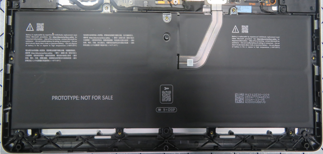 Screenshot that shows lowering the battery into the D Bucket and aligning the positioning pin.