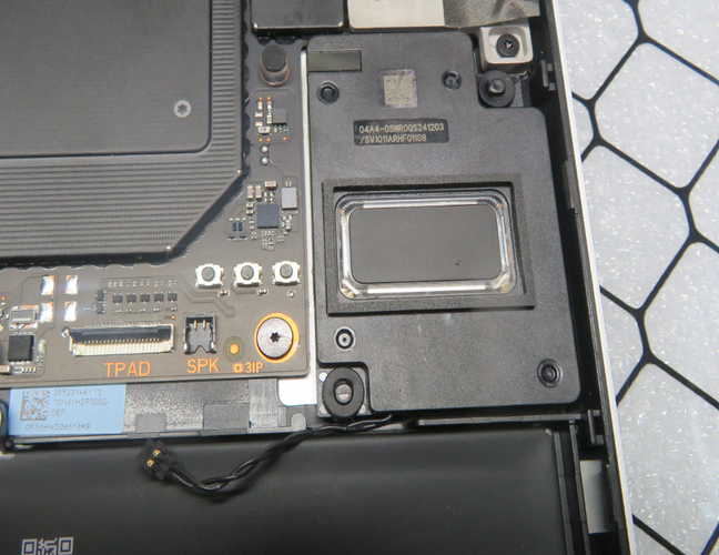 Screenshot of installed right speaker onto the D bucket.