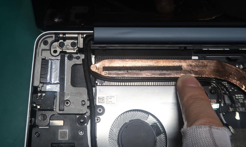 Screenshot that shows routing the antenna cables and positioning the AB Cover display cable to the left of them.