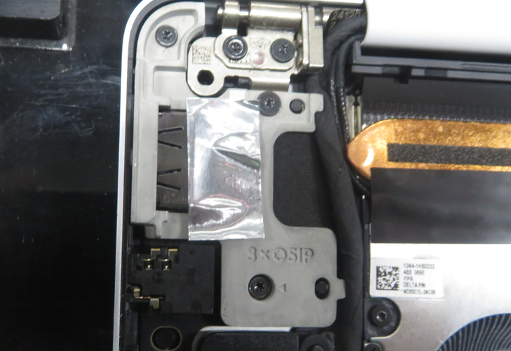 Screenshot that shows USB-A and Audio Jack absorber at the edge of the USB connector.