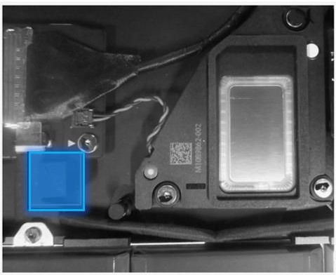 Screenshot that shows speaker rubber positioned correctly on right speaker mount.