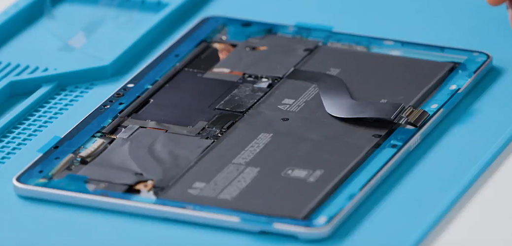 Screenshot that shows a close-up of the display bezel after adhesive removal.