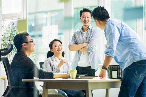 Screenshot of people holding discussion in a team meeting.