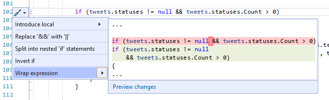 折り返し式が選択され、C# コードの変更が表示されたVisual Studioの [クイック アクションとリファクタリング] メニューのスクリーンショット。