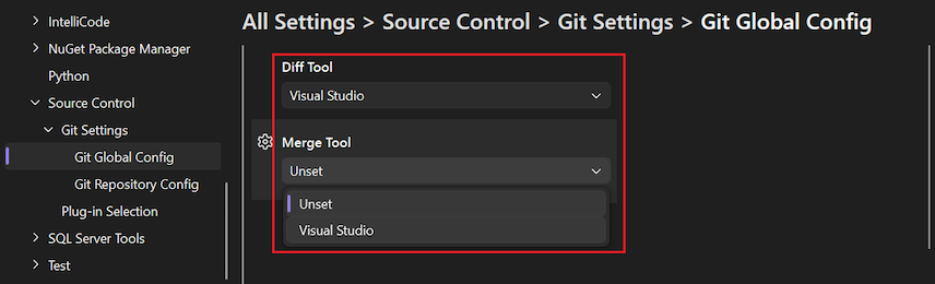 [Visual Studio の使用] リンクが強調表示されている [差分ツール] オプションと [マージ ツール] オプションを示すスクリーンショット。