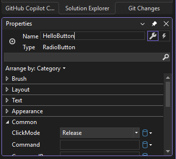 Screenshot 显示“HelloButton”单选按钮在解决方案资源管理器属性窗口中的信息。